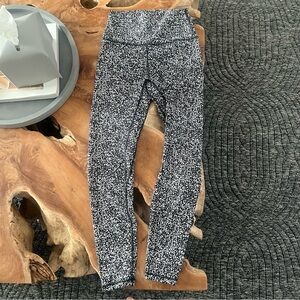 Lululemon black and white speckled legging